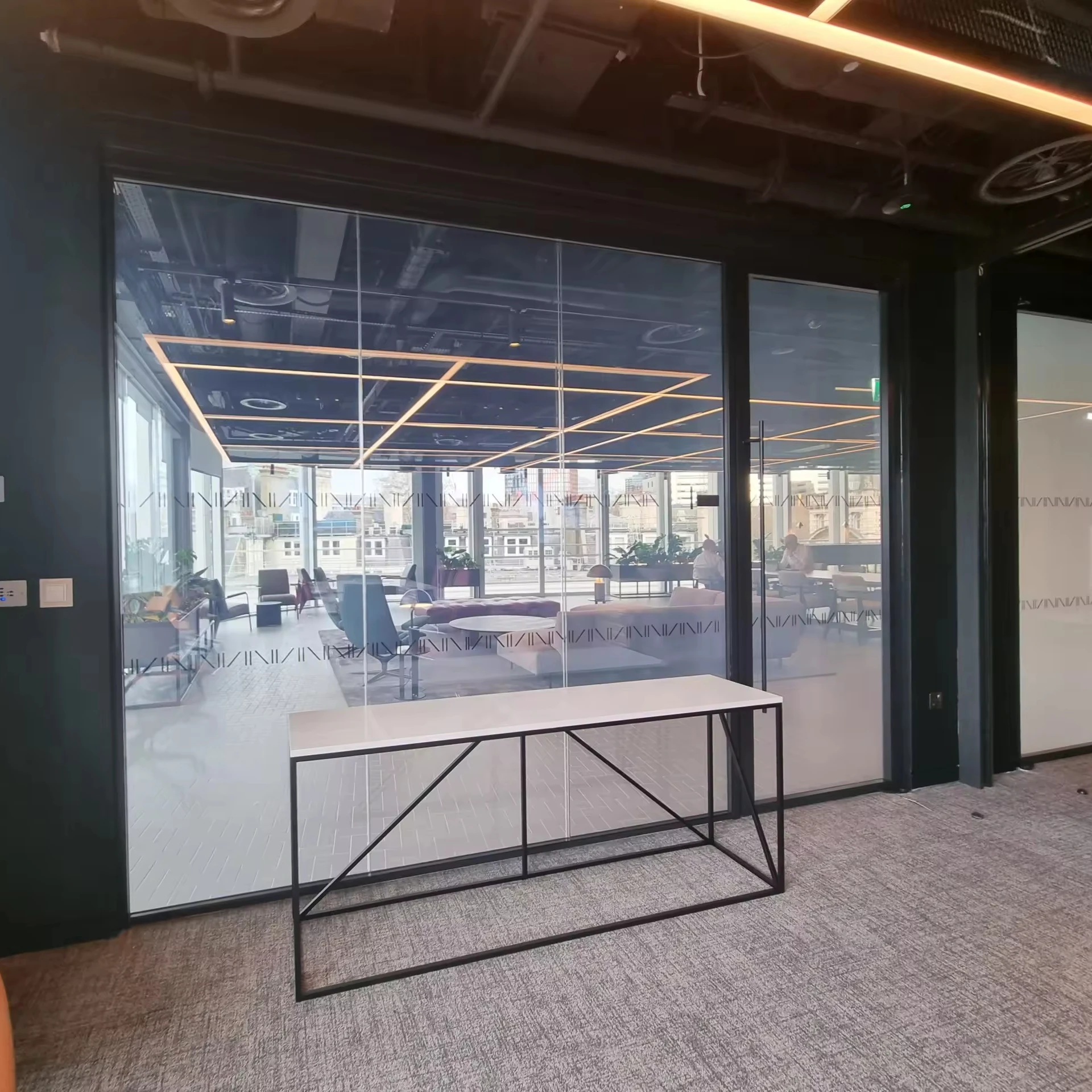 High Quality Factory Direct Delivery Electrochromic Window Film / Smart Glass Film with Self Adhesive