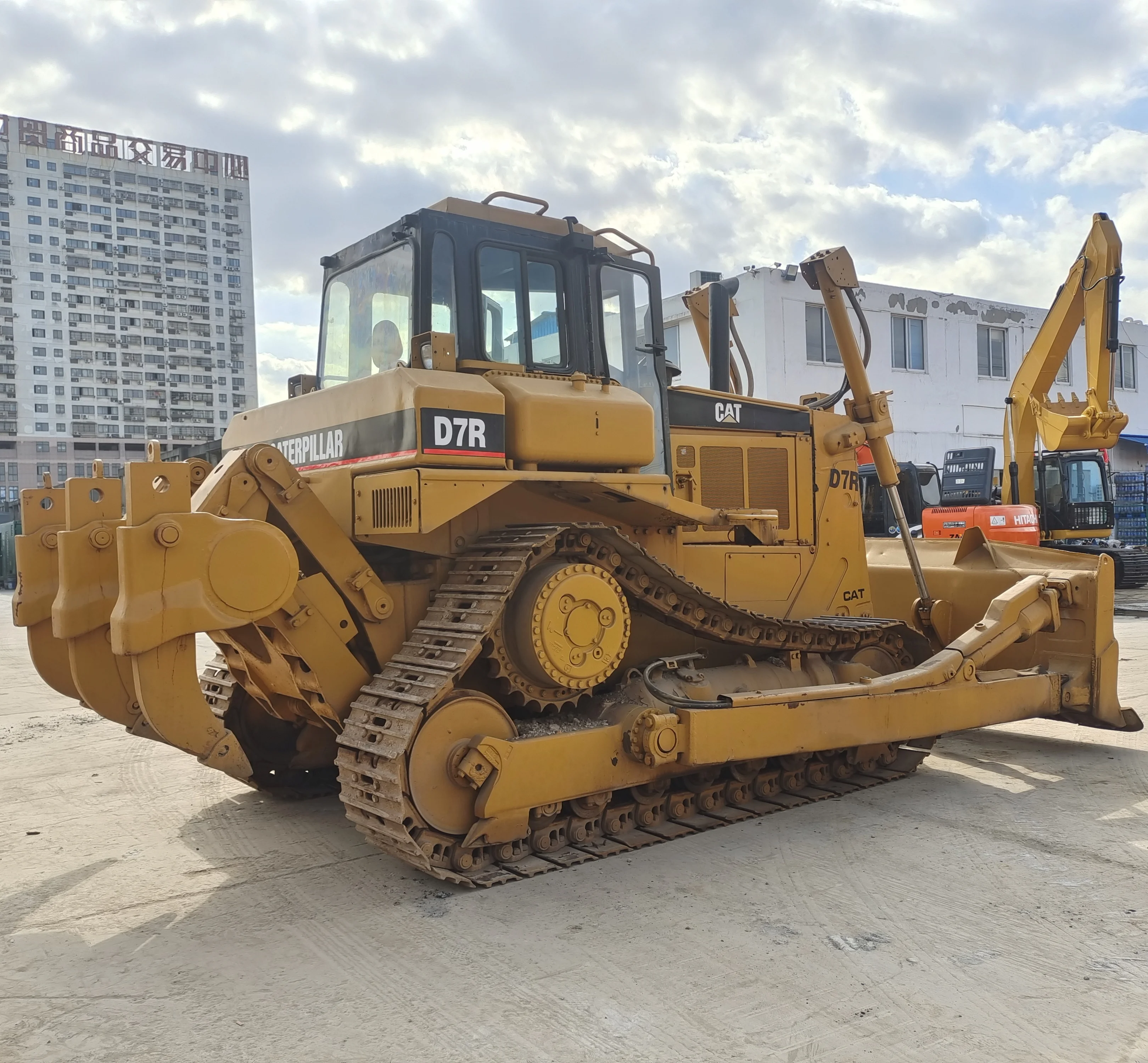 Used Caterpillar CAT D7R D7 Crawler Bulldozer Dozer Japanese Secondhand Machine CATD7R for Sale