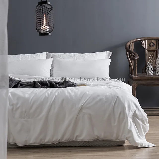 Hot Sale Luxury All Season Cotton Fabric Duvet Hotel Comforter White Goose Down Filling Quilt