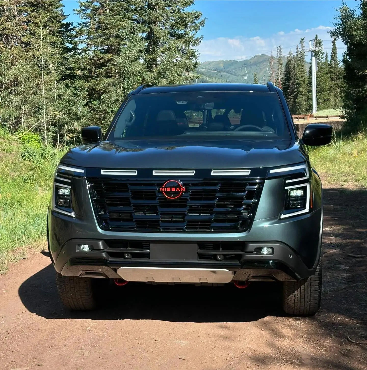 Оптовая продажа хорошее состояние новый автомобиль для продажи 2025 Nissan Patrol Suv 5.6l v8 большой внедорожник продается по низкой цене