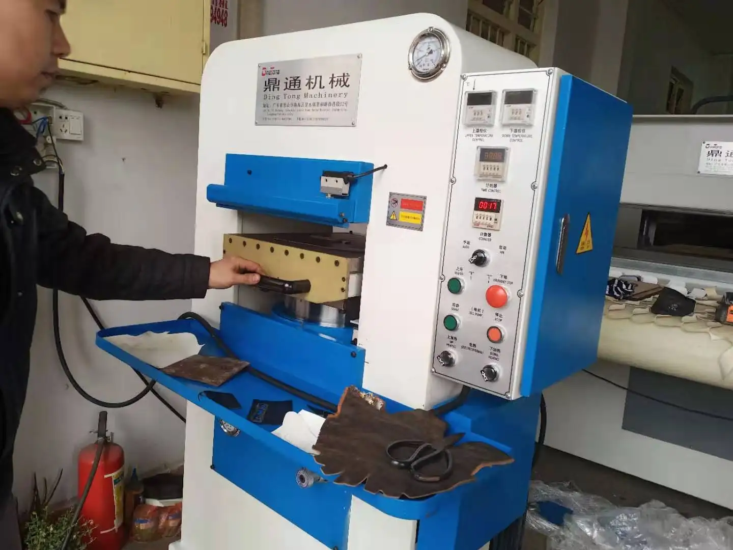 130T Hydraulic Leather Belt Embossing Perforating Machine