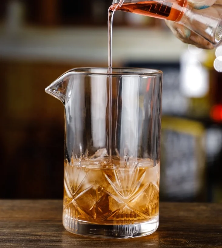 18oz 24oz Customizable Crystal Cocktail Whisky Mixing Glass cup with emboss curved barware