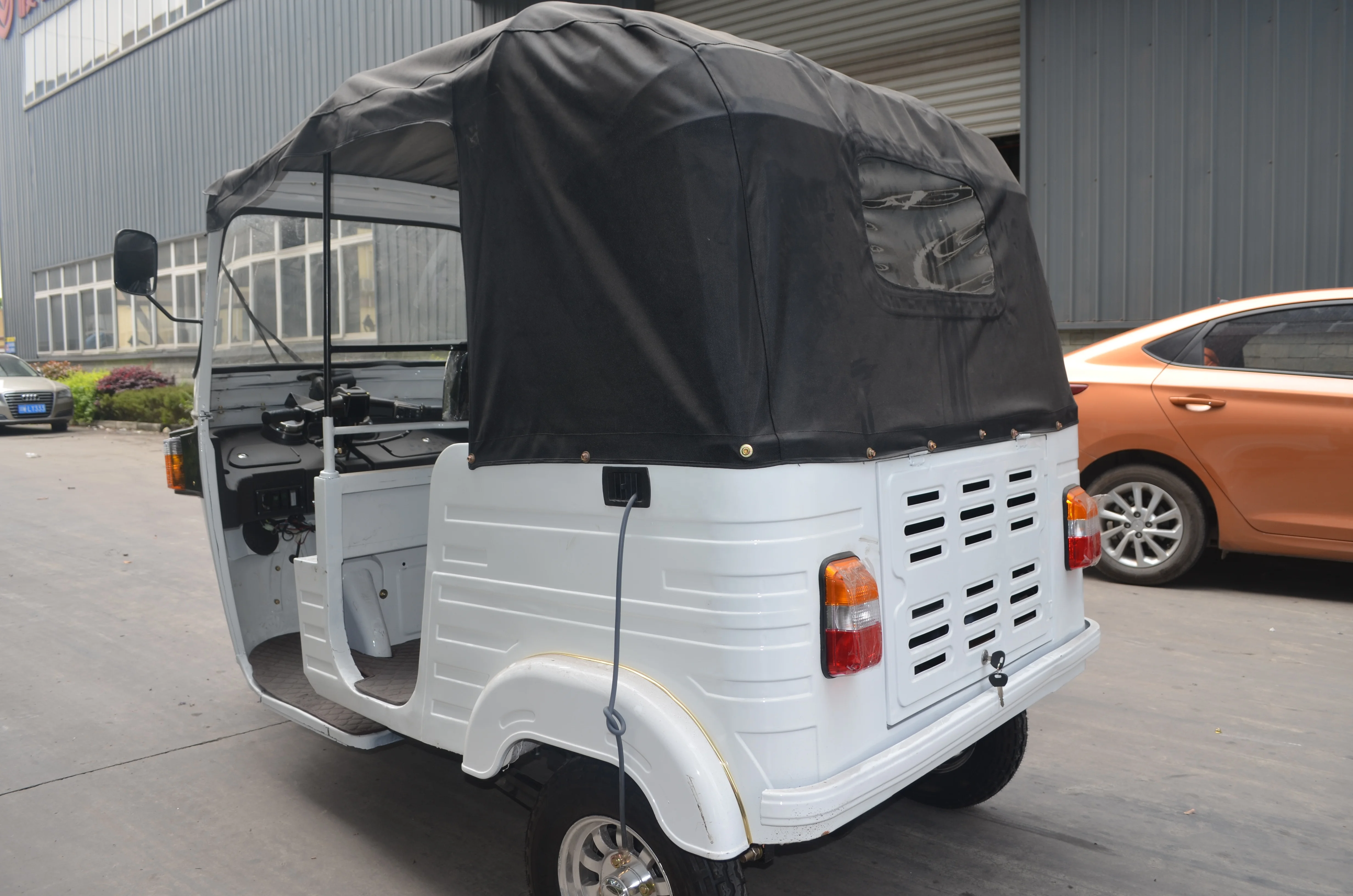 bajaj 3 passengers 2 row bajaj passenger tricycle/three wheel motorcycle for passenger