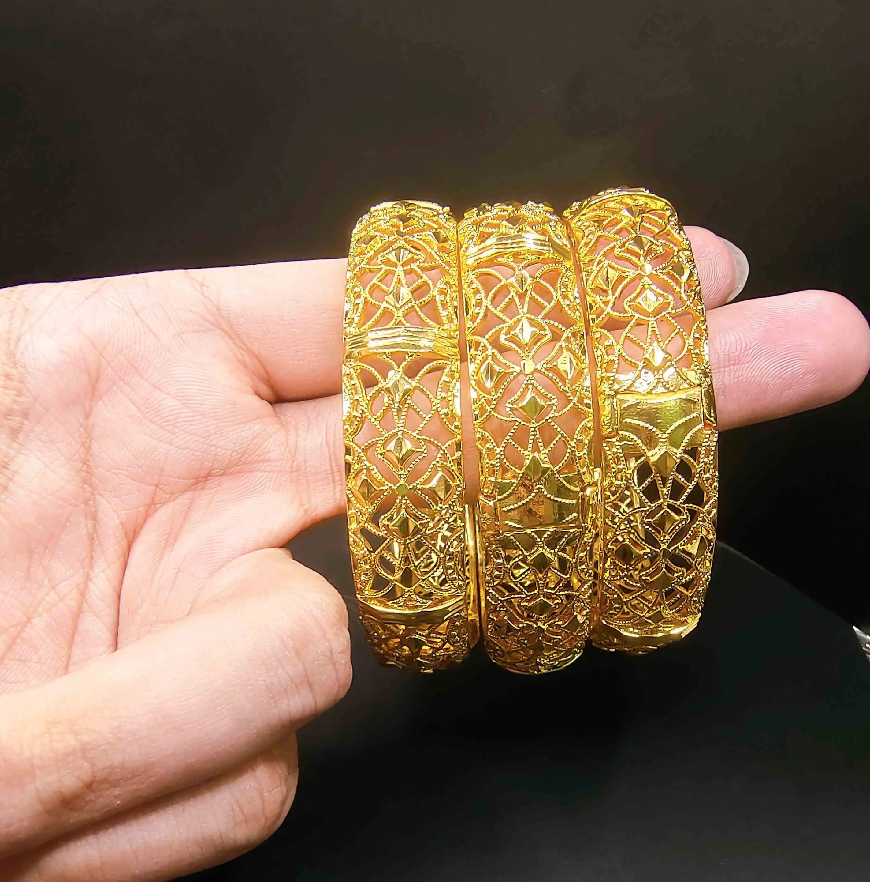 Wholesale Cheap Hot Sale 18k Gold Plated Brass Jewelry Women Indian Traditional Charm Bangle Open thick Cuff Bracelet Jewellery