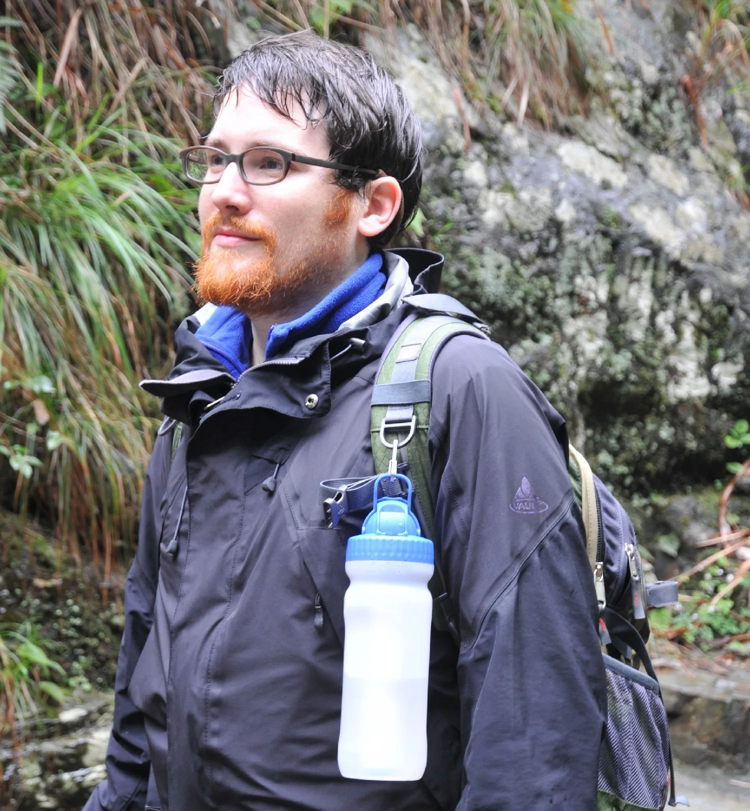 Diercon Best Selling Portable Water Filter Bottle Built in Activated Carbon Filter using for Outdoor to Ensure Water Safety