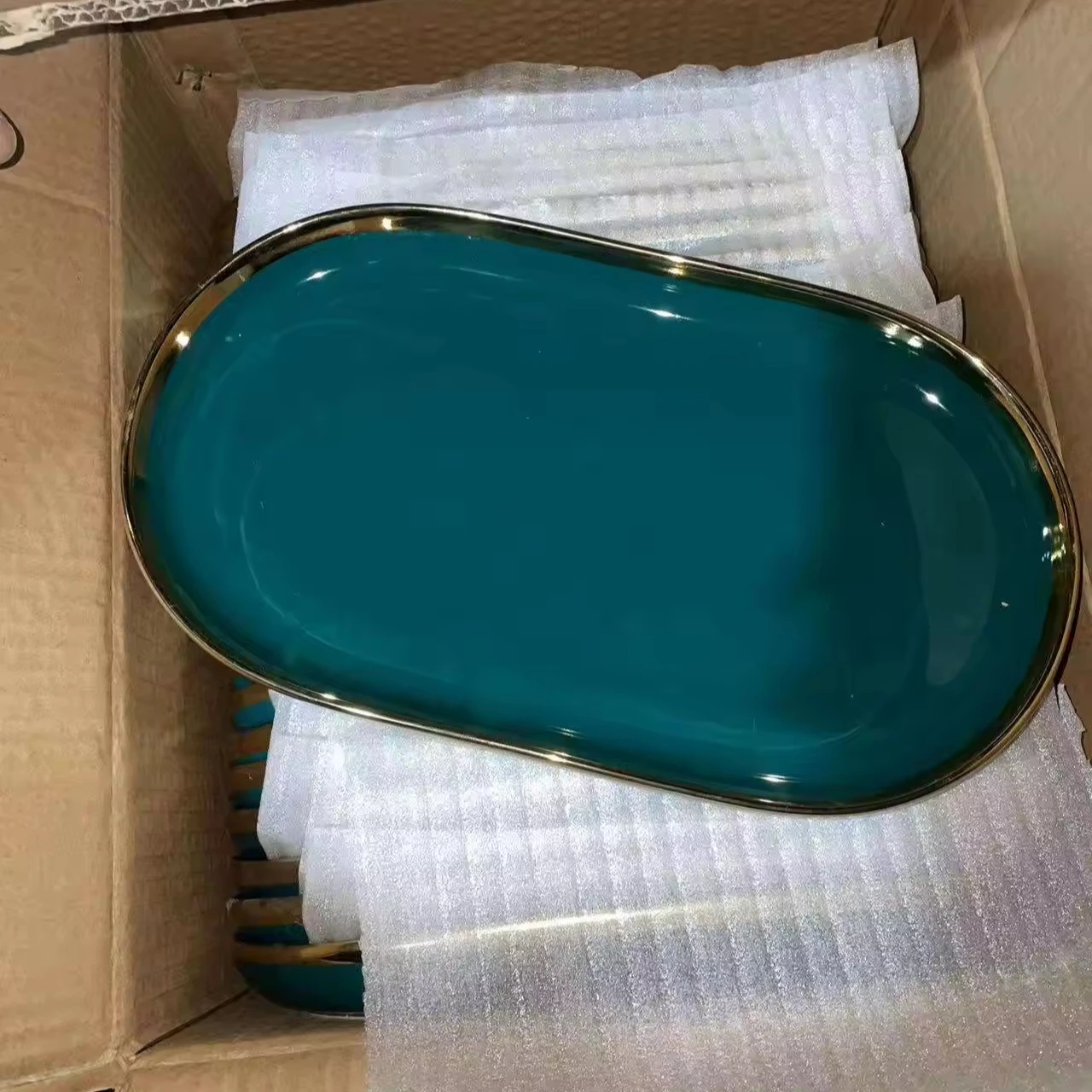 Керамическая посуда золотого цвета, роскошная, цена, класс B, продается тонной смешанного дизайна, оптовая цена, поставляемая из Chaozhou