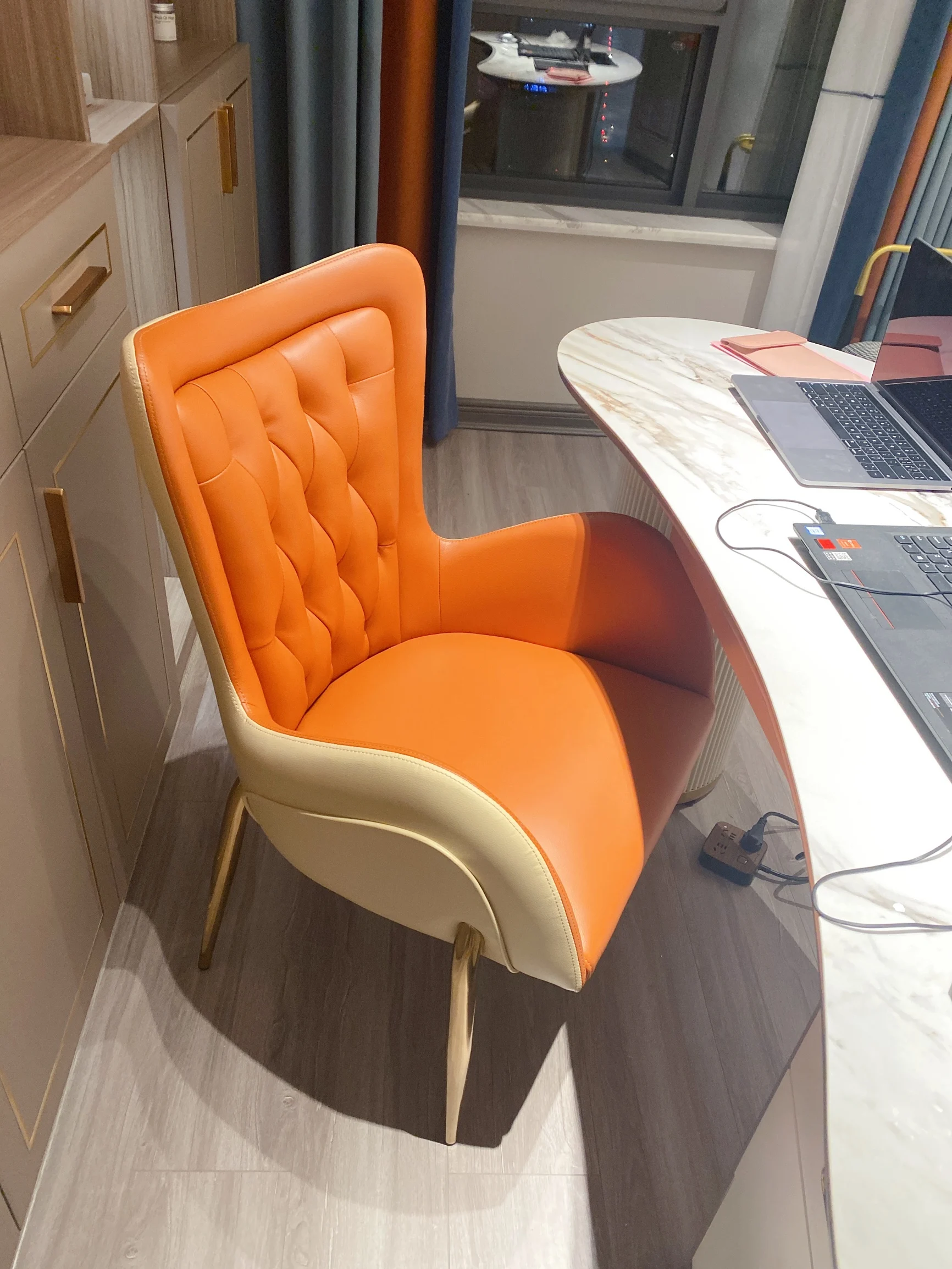 Modern Elegant Design Restaurant Bedroom Living Room Furniture Wingback Upholstered Dining Chair Tufted Button Accent Chairs