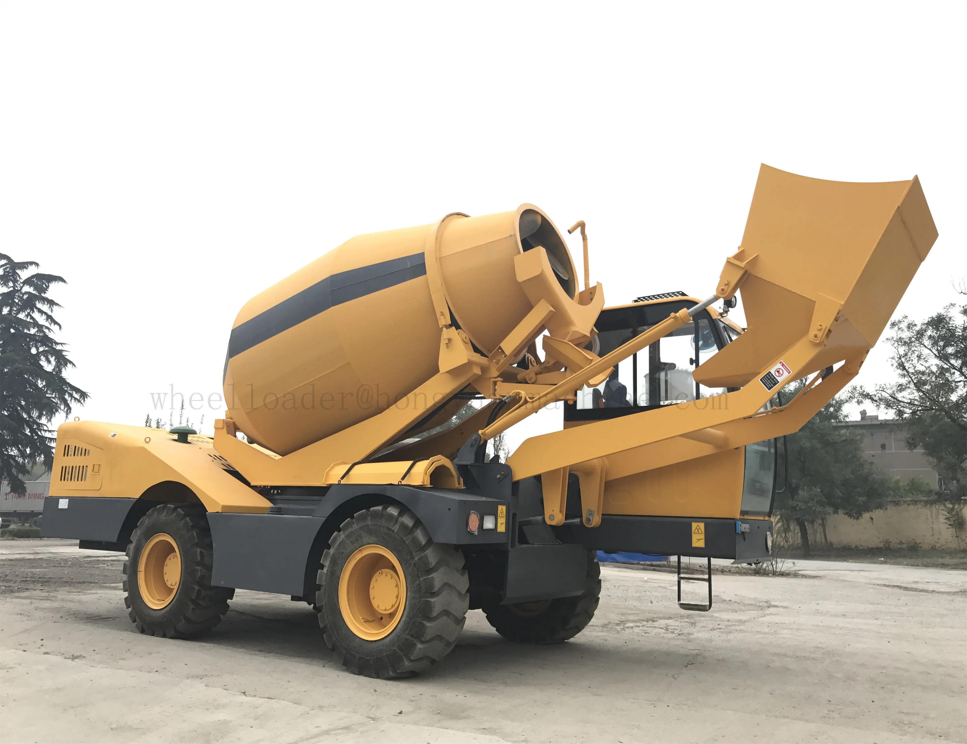 Good quality mobile 3.5m3 self loading concrete mixer price