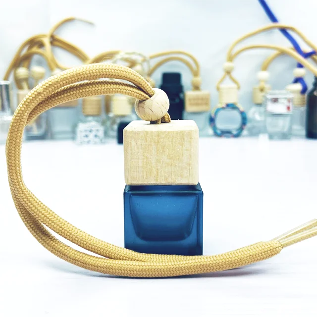 Car Hanging Perfume Glass Bottles Refillable Car Essential Oil Diffuser Thick Square Glass Perfume Pendant with wood lid for car