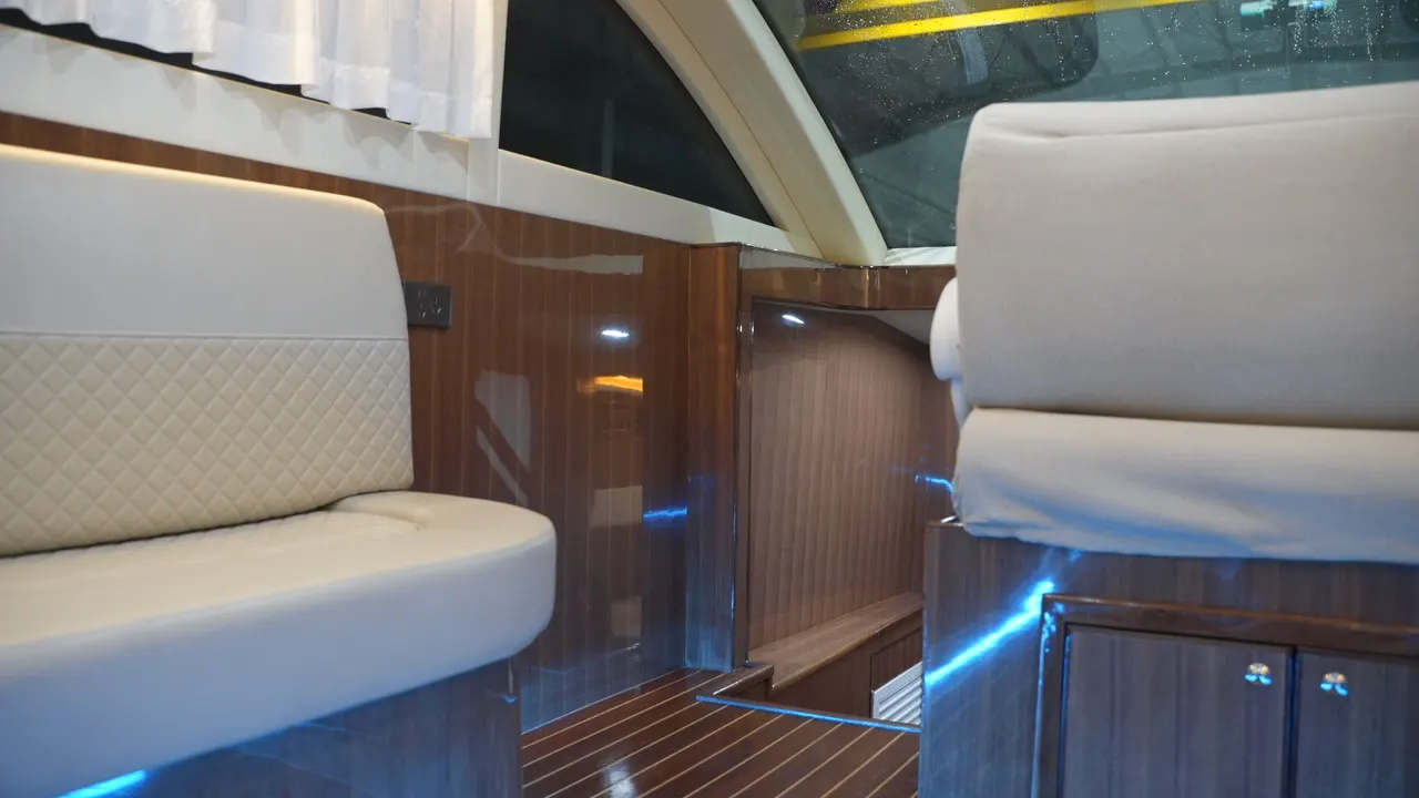 57ft/17m Cabin Cruiser Aluminum Alloy Yacht Luxury Boat with Bedroom Up to 50 Knots