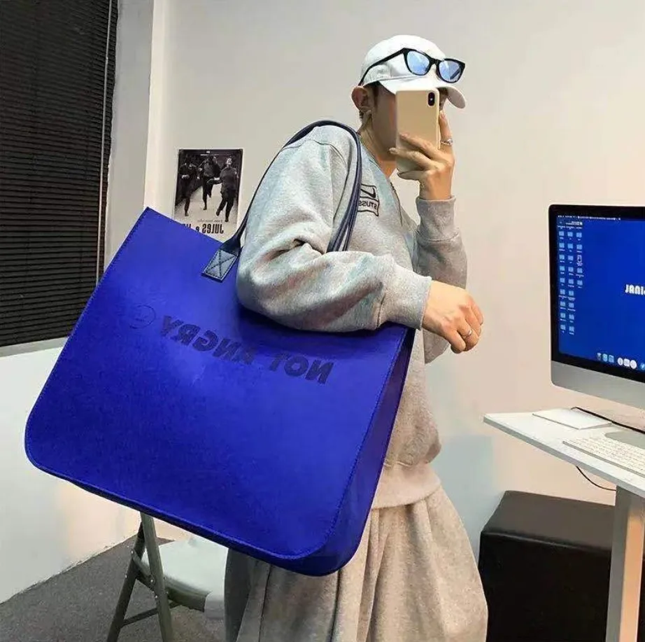 2022 new product manufacturers supply modern simple felt bags, shopping bags, non-woven portable storage bags