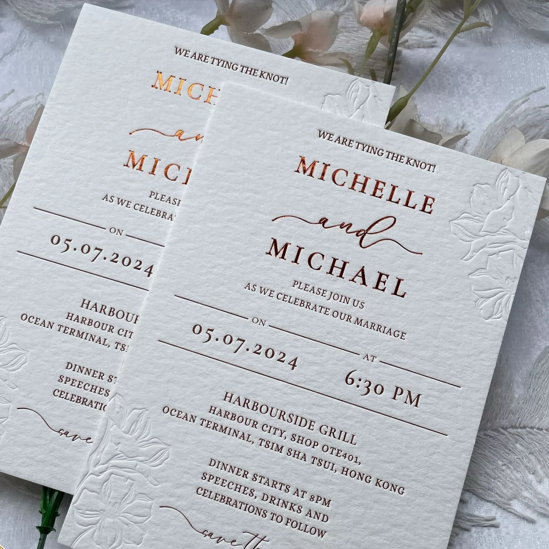 Customized design bridal shower 250gsm gold glitter paper engagement birthday quinceanera wedding invitations with rsvp cards