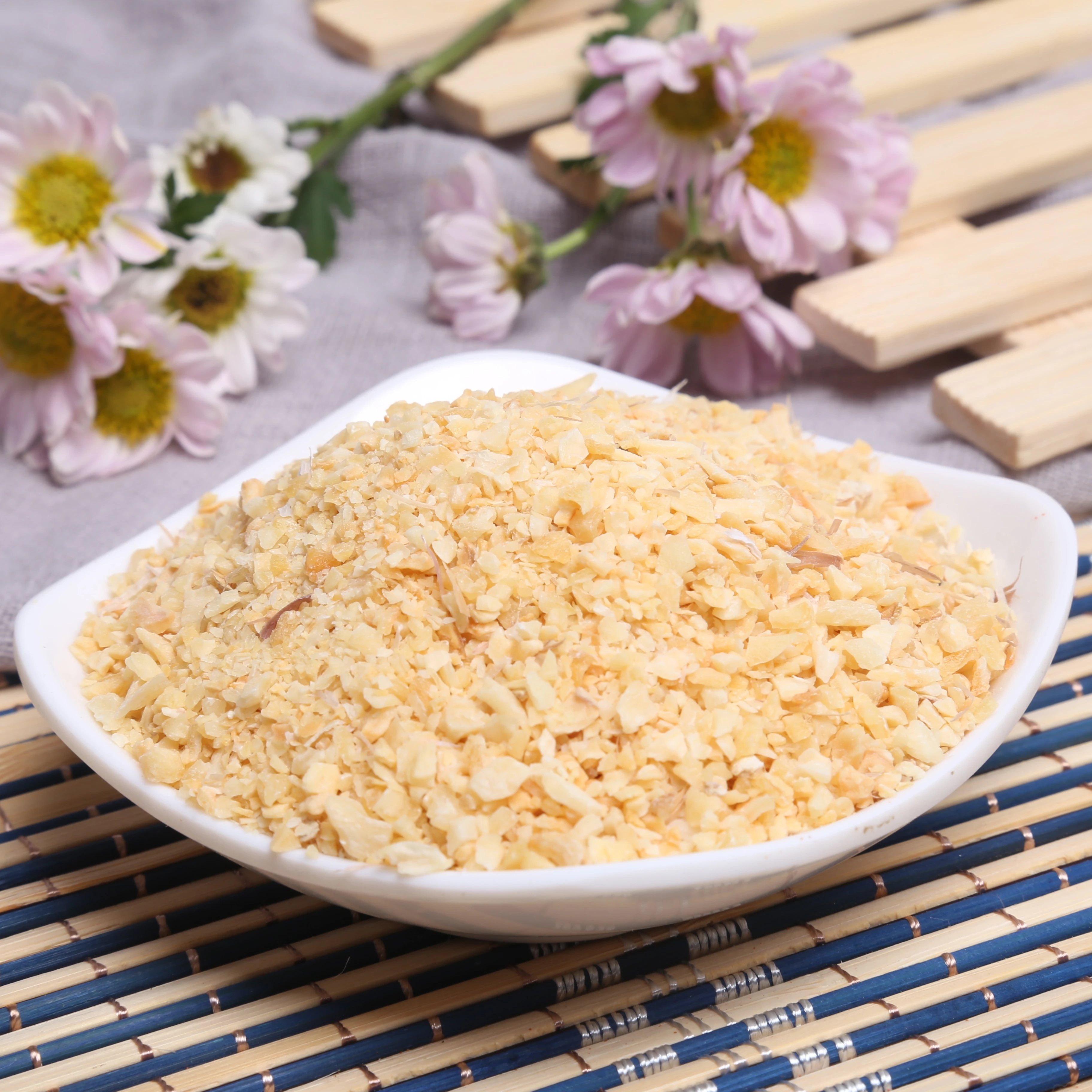 Liansheng AD Garlic 16/26 Flakes Dehydrated Grand A\B Rich Vitamin 2023 New Crop