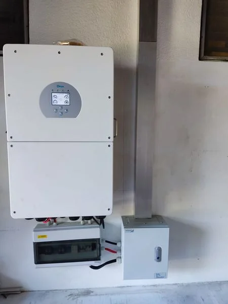 Deye Hybrid Inverter On Grid Off Grid 3 Phase 8KW 12KW SUN-12K-SG04LP3-EU-EU Inverters