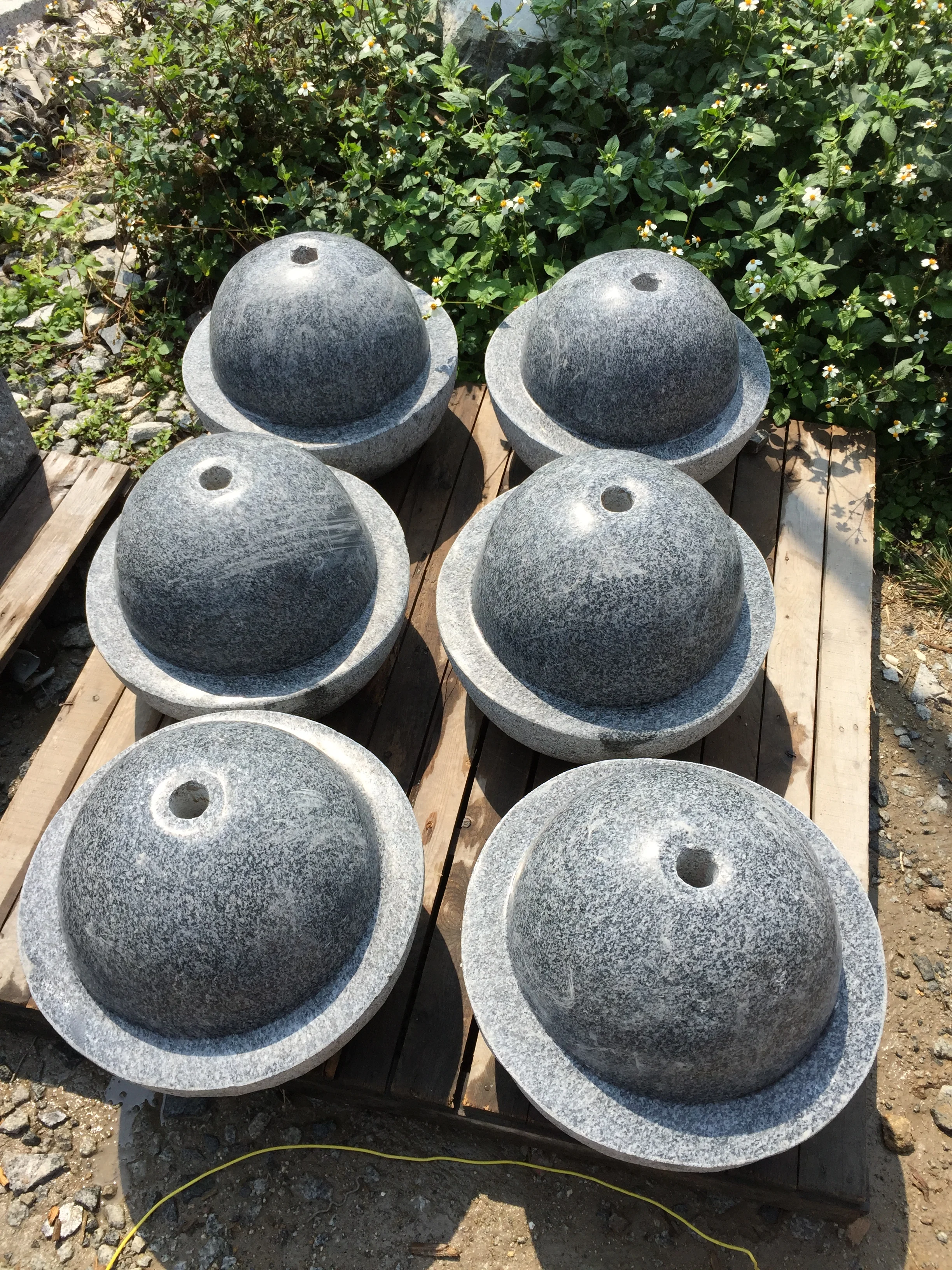 Speckled Stacked Natural Granite Polished Fountain for Garden Outdoor Landscape