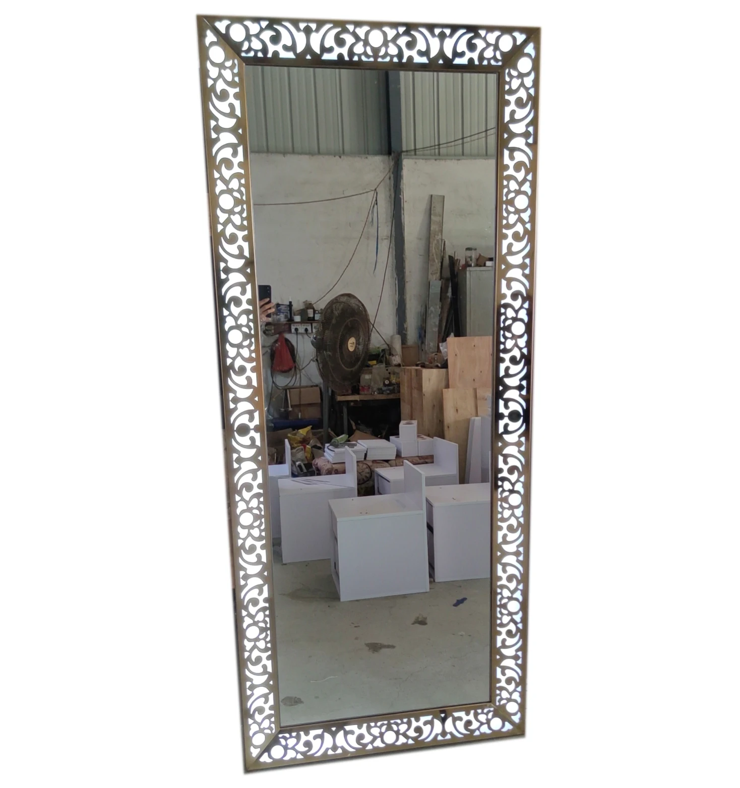 MOQ 1 2024 Hot Sale  Full Size LED GOLD  Mirror Station Used  Total Station For Sale Lighted Salon Stations 10 Years Life