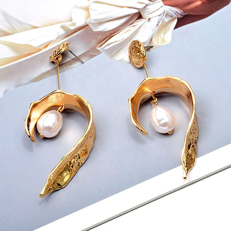 Wholesale new hanging pearl gold metal long earrings high quality jewelry