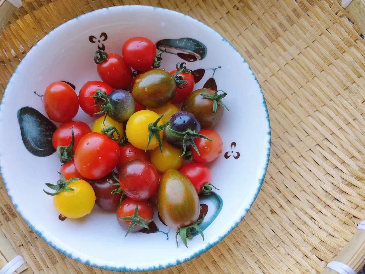 Indonesia HOT sell Fresh Tomato sweet  Natural red  Best quality wholesale fresh cherry tomatoes