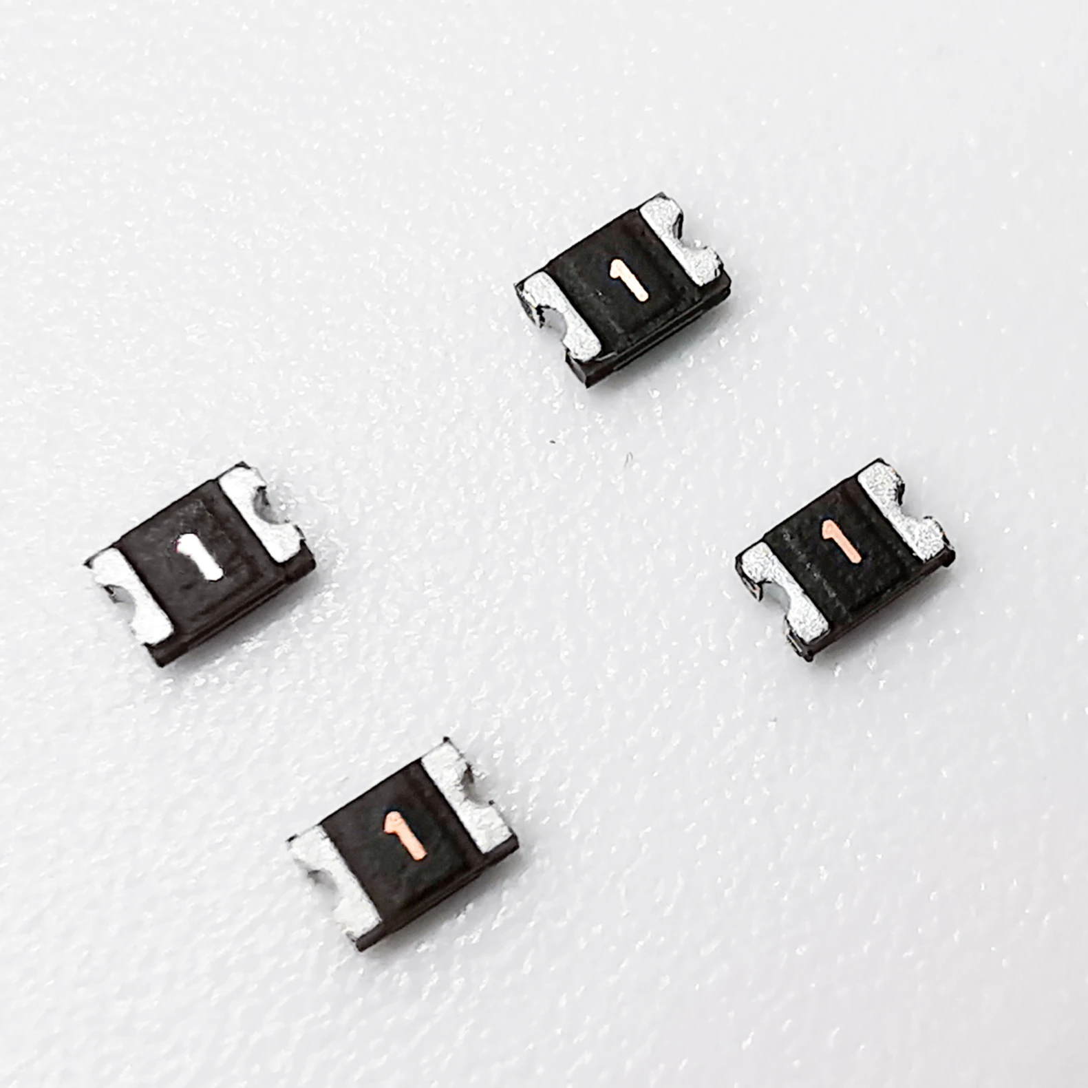 Chinese manufacturer sells high quality SMD0805R010SF 15V, 0.1A automotive plug-in ANS Midi fuse