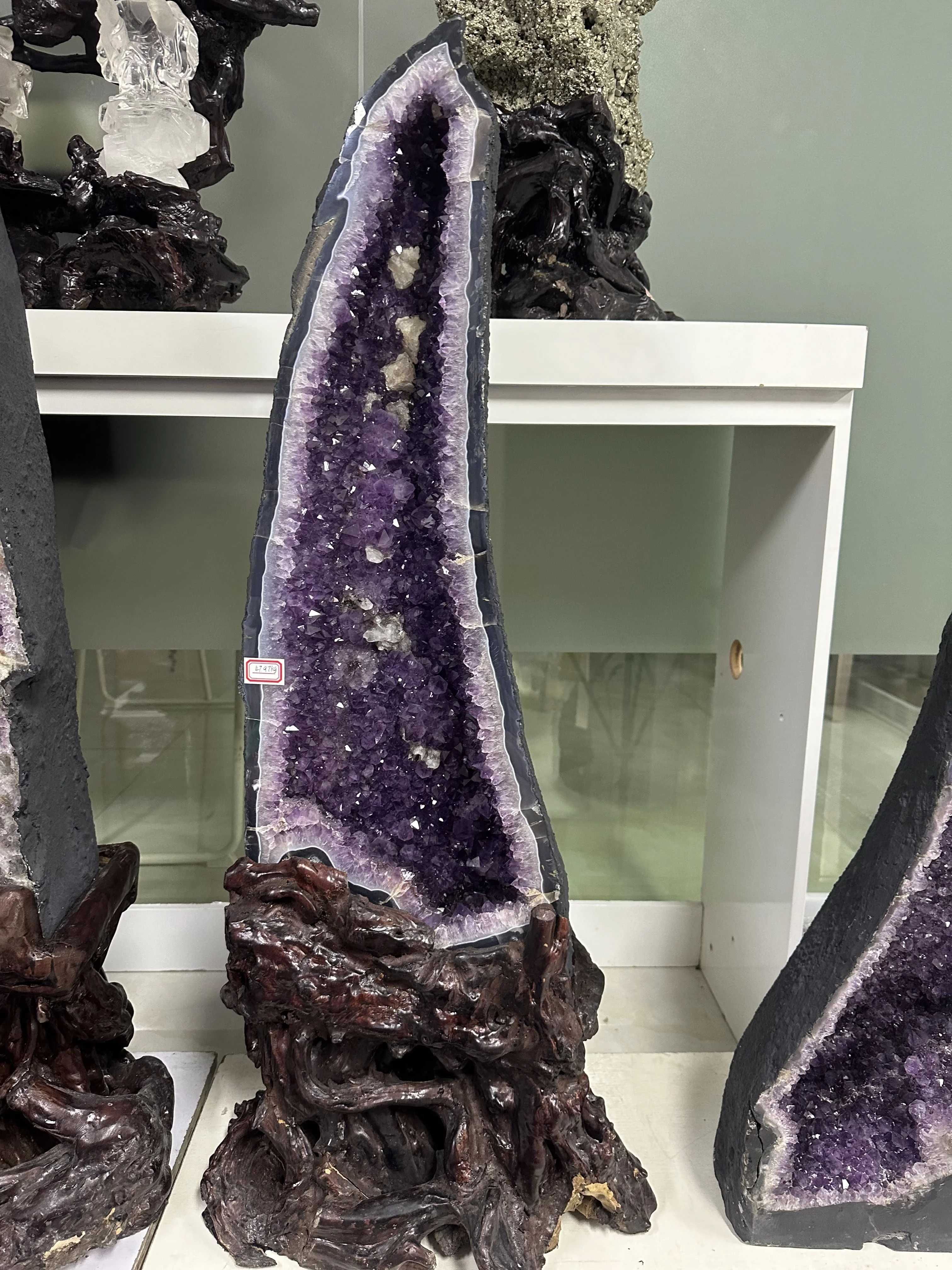 Hot Sale Brazil Amethyst Geodes Natural Small Large Crystal Gems Polished Home Decoration Gift Mascot Inspired Love Stone Themes
