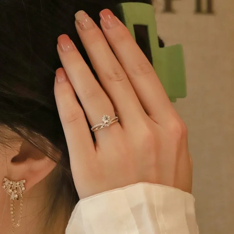 High Quality 925 Silver 0.5 Carat Moissanite Diamond Engagement Crown Queen Ring with GRA Certificate