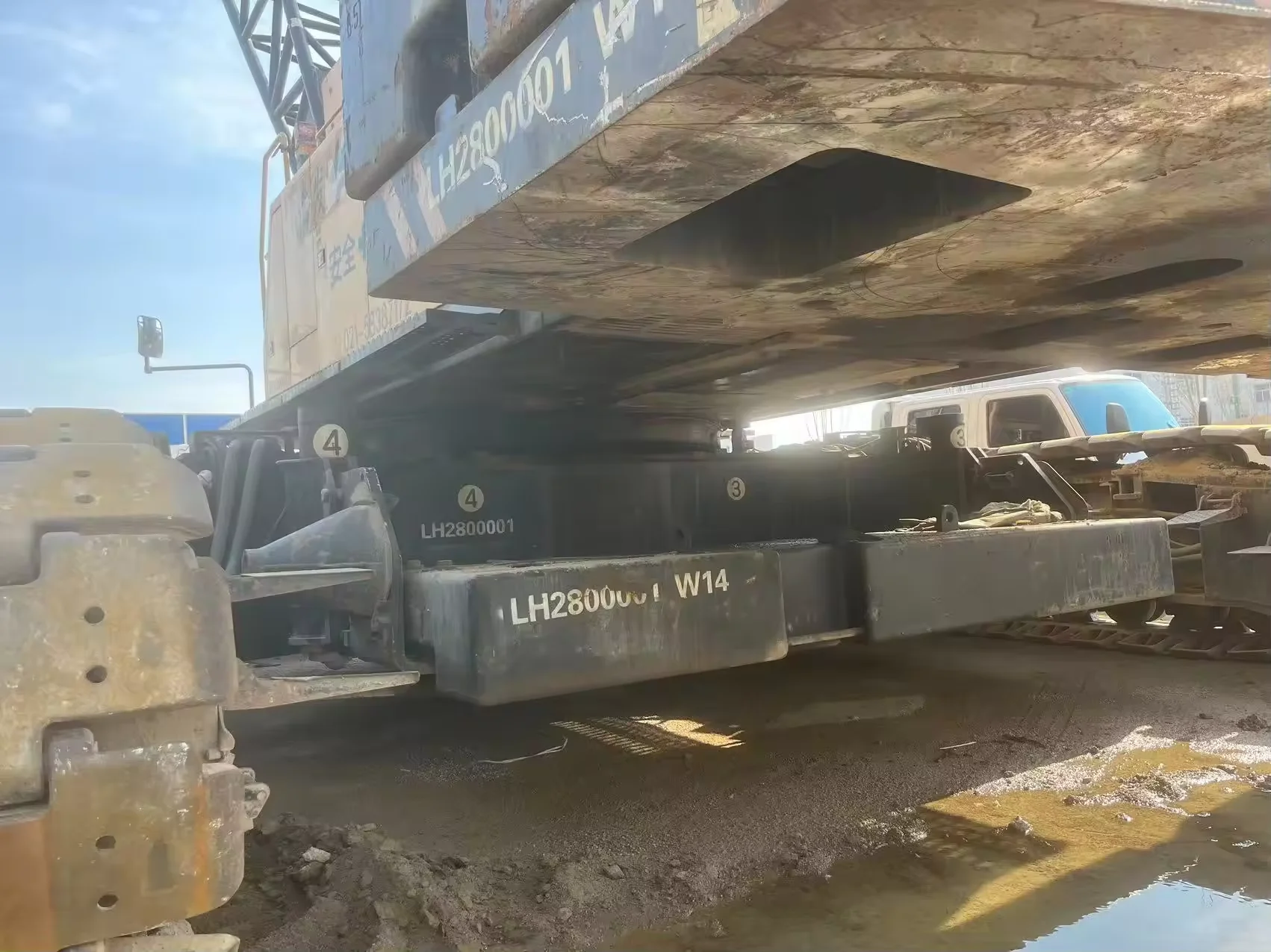 Japan made 275ton tracked crane SXT 2800 cheap used 2009 model original 280 ton Hitachi sumitoto SCT2800-2 crawler crane