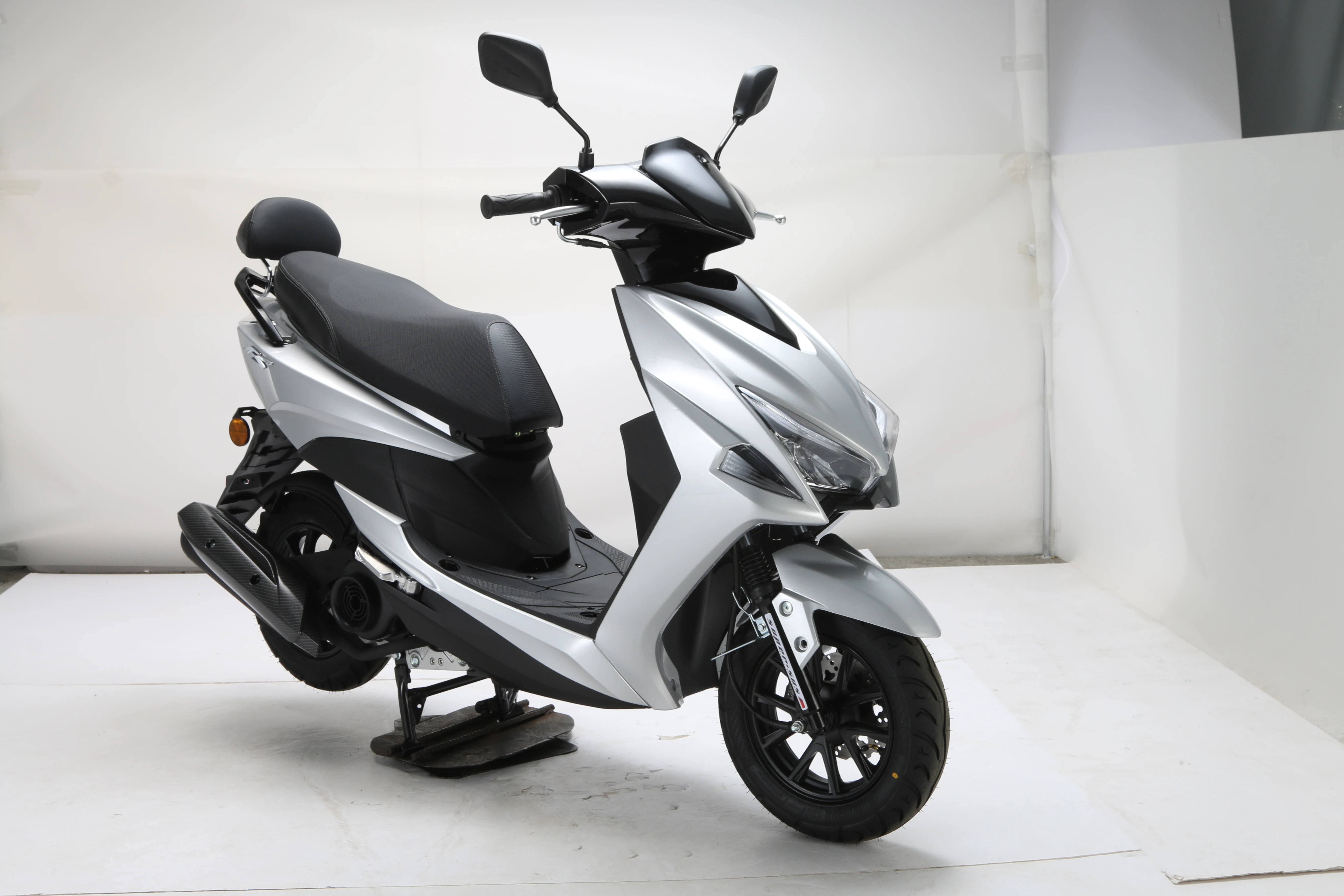 Factory Direct Sale Promotional Gas Powered Gas Scooters 150cc Scooter Gasoline Scooter Adult