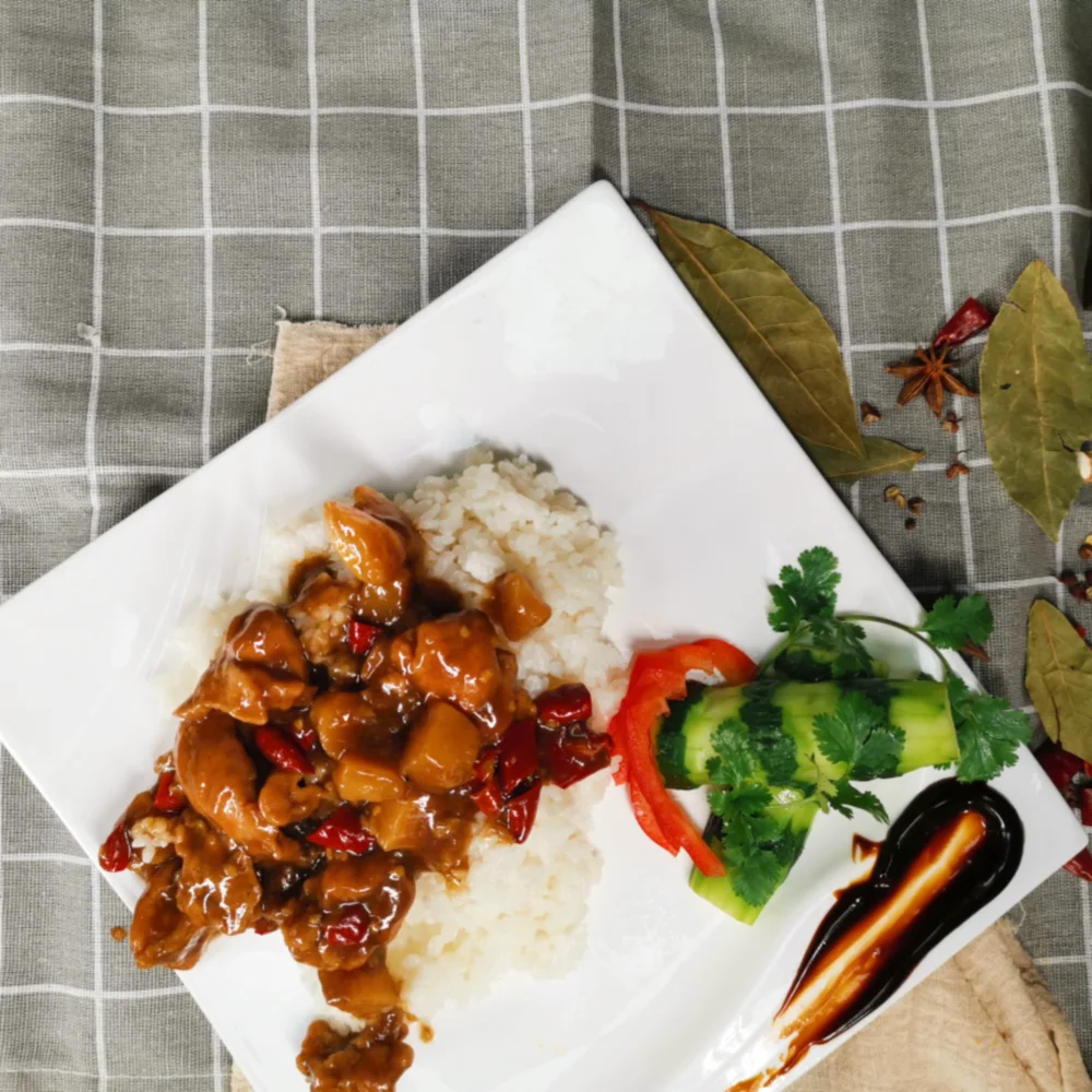 Высококачественные вкусные и удобные блюда включая жареный куриный картофель