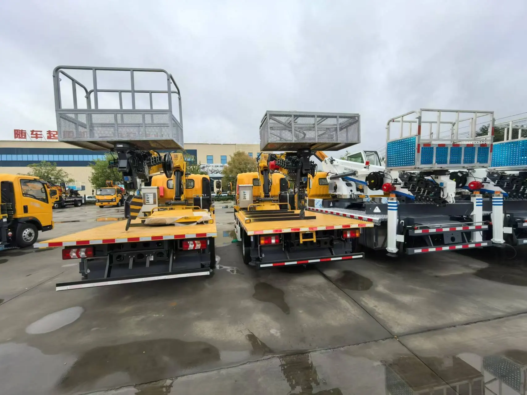 Good Quality Truck Mounted Crane With Boom Lift And Hydraulic Aerial Work Platform For Elevated Tasks