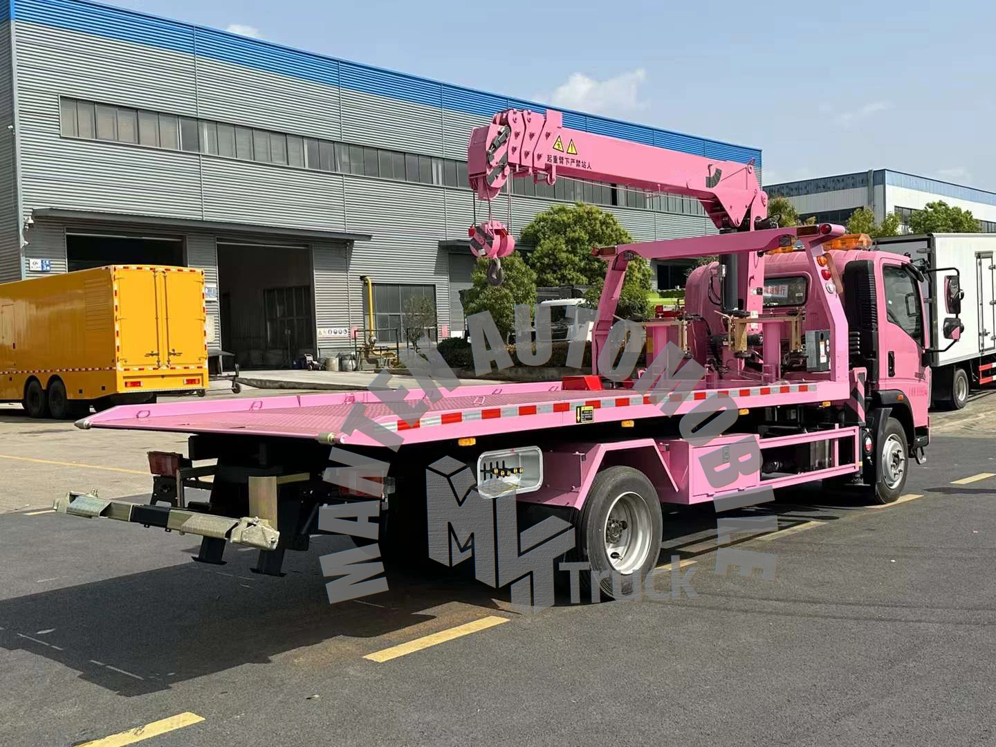 New Wrecker Tow Truck HOWO 4X2 Truck with Crane  5Ton Crane Flatbed Wreck Truck