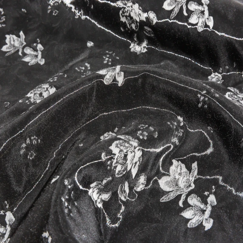 KEER Factory Custom JDMA424N Women Dress Yarn Dyed Clothing Manufacturer Lurex Jacquard Brocade Fabric