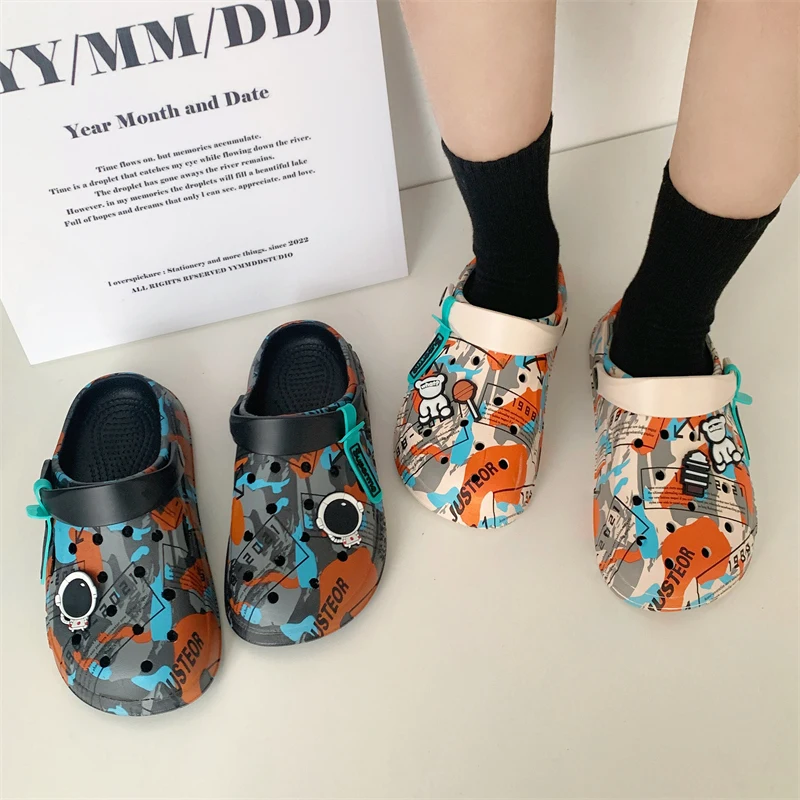 2024 New Design Summer PVC Anti-Slip Slippers Sandals Unisex Clogs Shoes Classic Garden PVC Clogs Shoes slippers for men