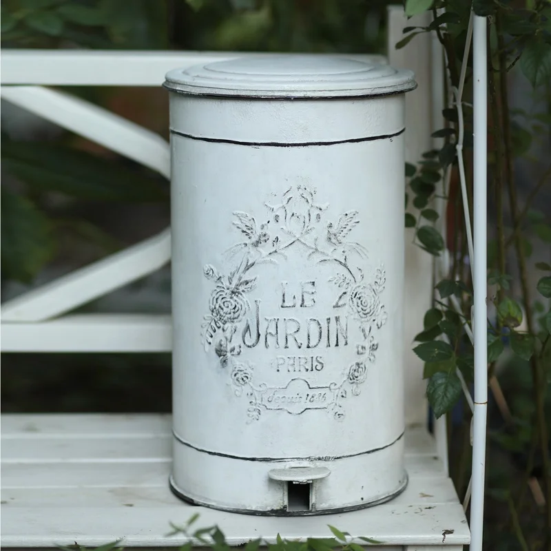 Home Decoration Ornaments Retro Wrought Iron Trash Can Pedal Type with Lid Garden Villa Trash Bin Waste Paper Basket