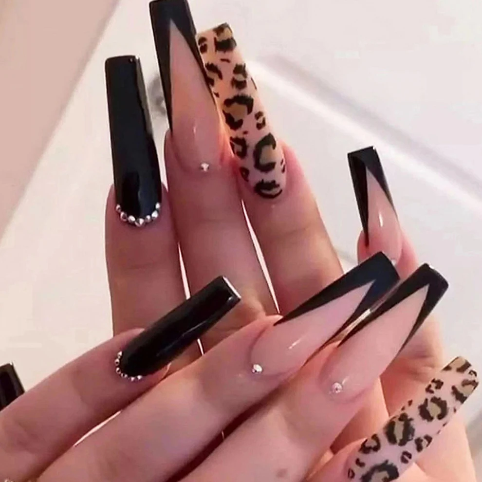 Medium-Long Wearable Nails Dreamy Purple French False Nails with Heart-Shaped Diamond Accents for Sweet Romance