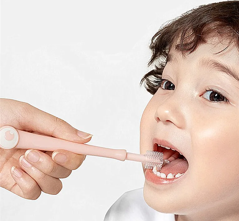 Kids Silicone Toothbrush Creative Early Education Set Toothbrush With Toy Holder Kids Training Custom Logo