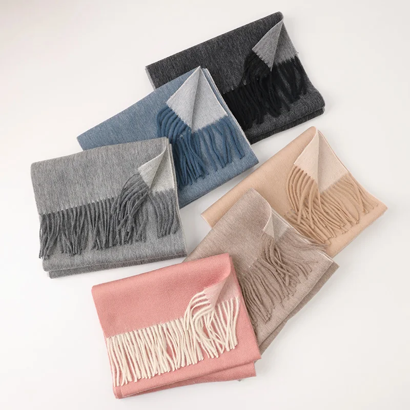 Женский двухсторонний шерстяной шарф с кисточками