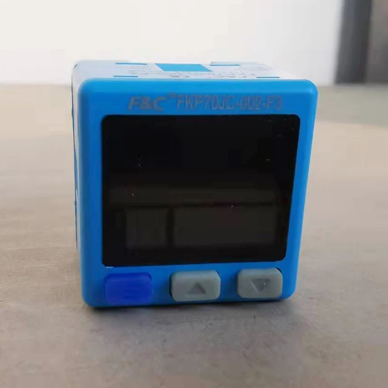 F&C Pressure switch  FKP70 series pressure sensors Three way output Three digit display pressure transmitter