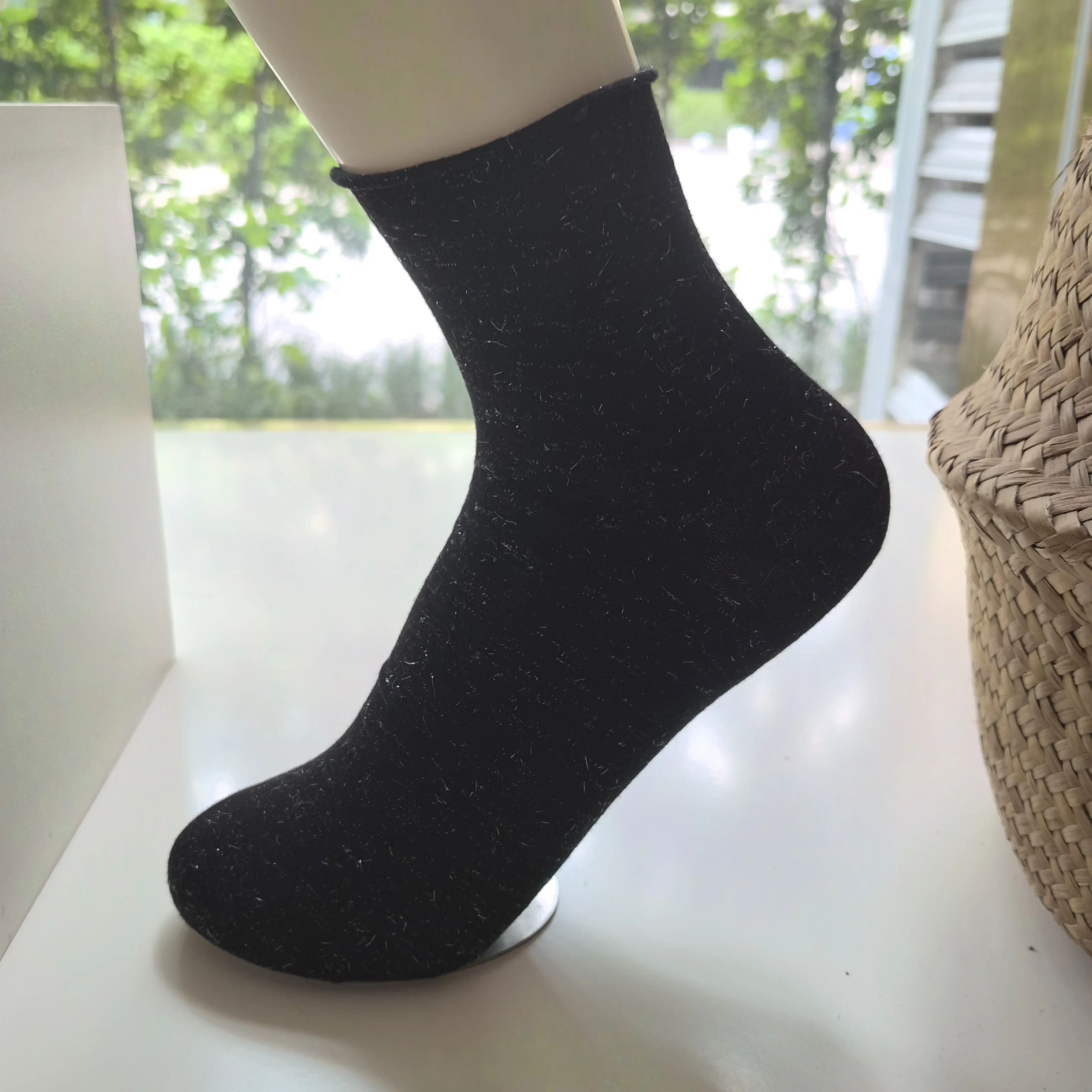 Customized woman socks Silver color yarn polyester fashion crimping quarter girl socks
