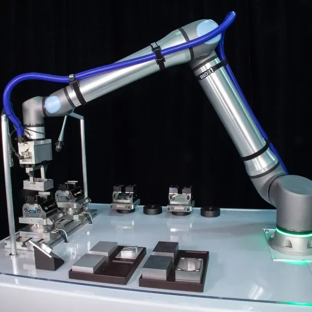 Top Sale Versatile UR20 6 Axis Collaborative Robots 1750mm Reach 20kg Payload Cobot Welding Lifting Handling With SCHUNK Gripper