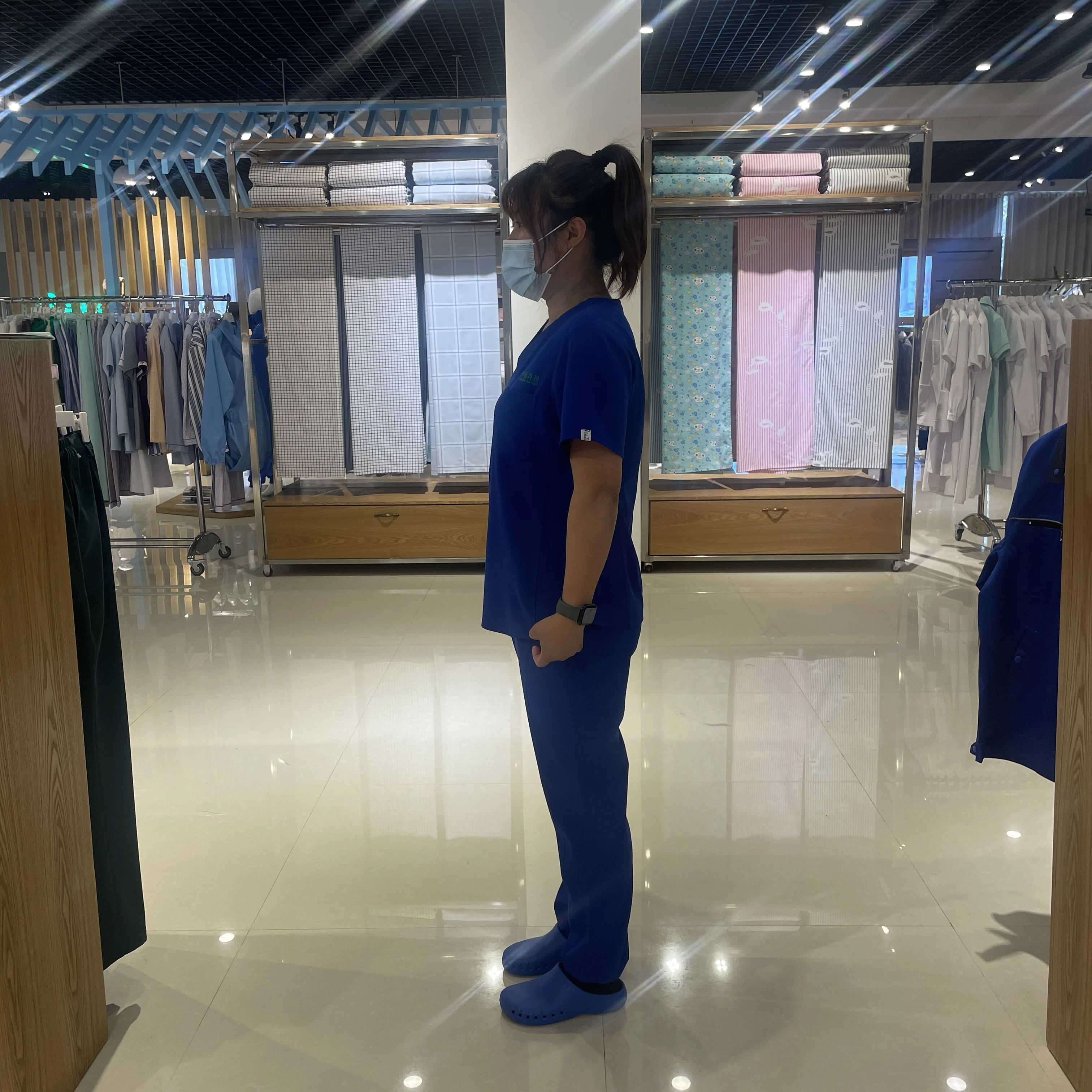 2024 Charming new style stretch fashionable design customized logo short sleeves female medical scrubs nurse work uniform suits