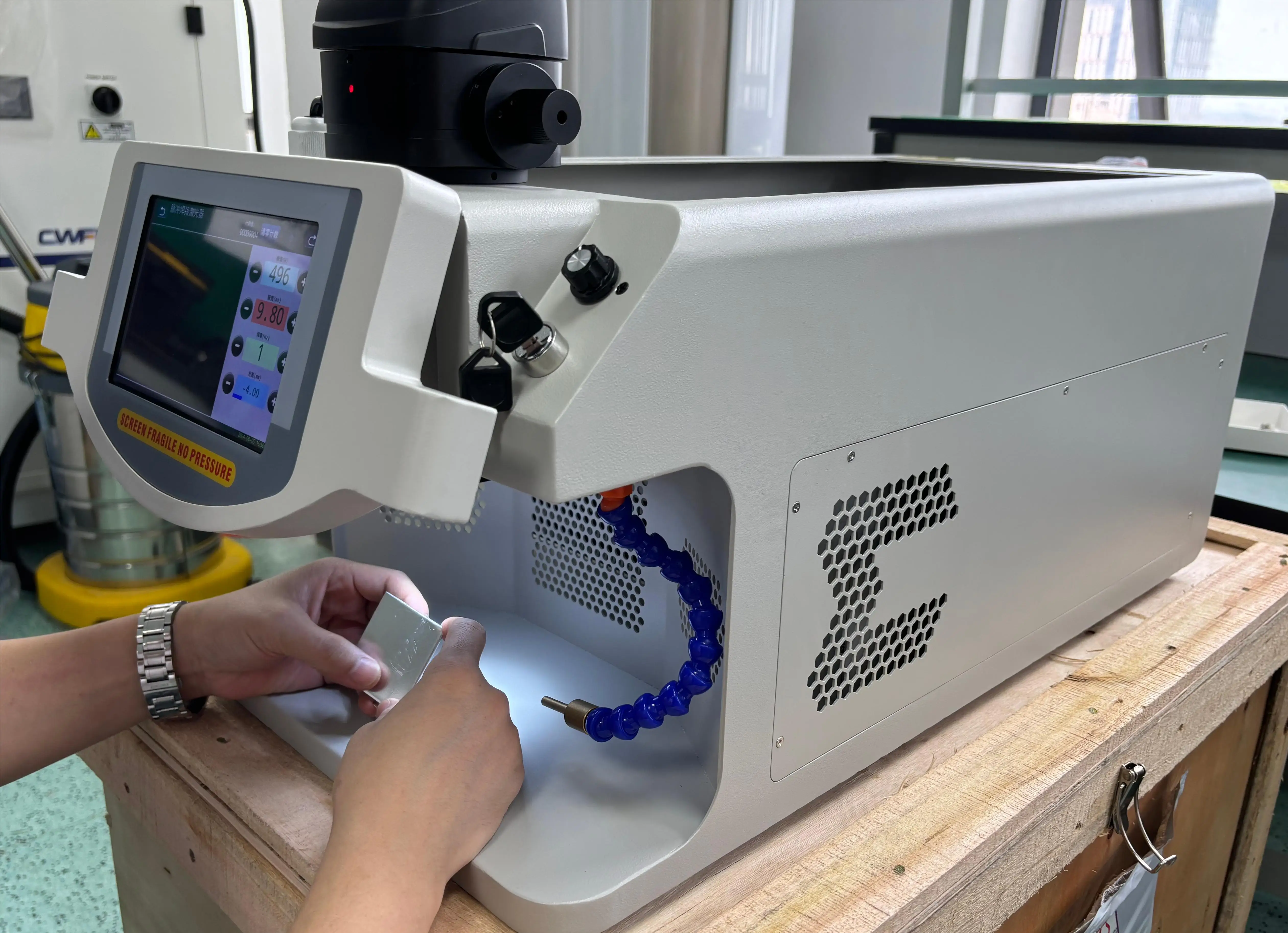 Factory supply 60w /100w Portable Galvo laser soldering machine jewelry repair machine factory direct supply