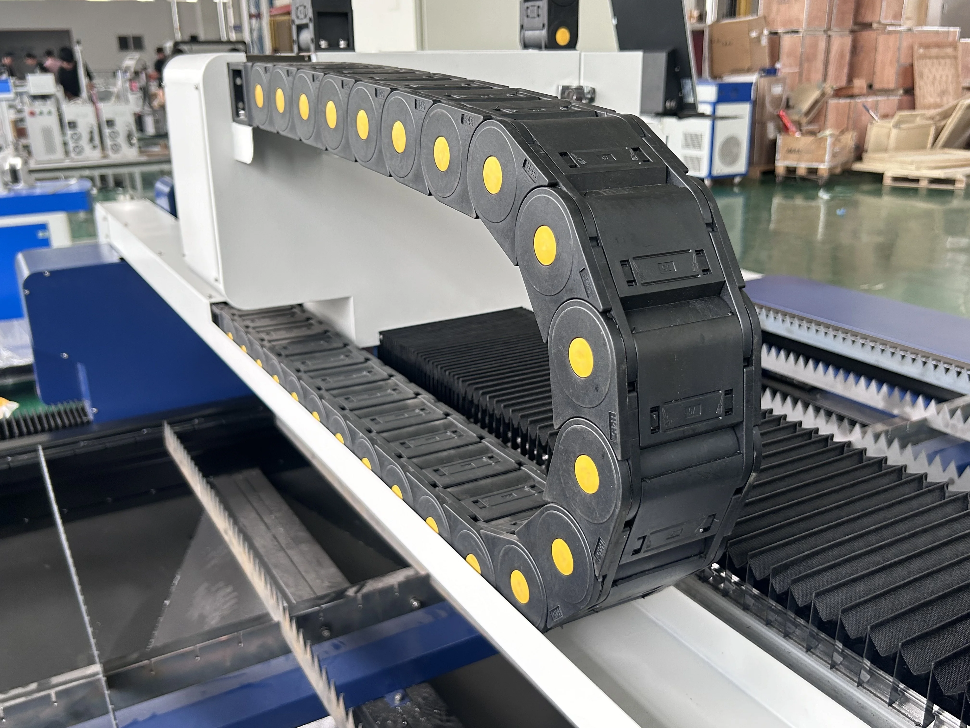 Good price 2kw 3kw 6kw fiber laser cutting machine MAX laser for fiber cutting for 20mm Metal Stainless Steel cutting