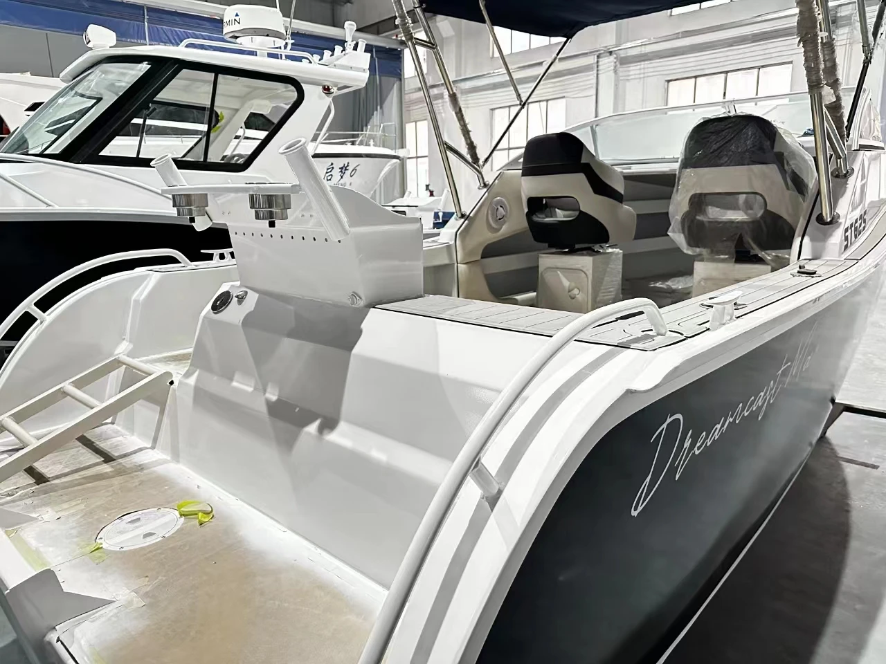 Factory Direct Sales Customizable 6.25m Aluminum Sports Yacht with Cabin Luxury Fishing Boat Outboard Engine Optional Trailer