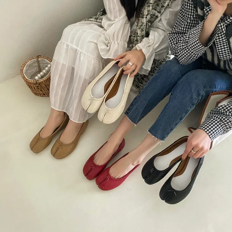 Handmade Women Flat Shoes Wholesale Genuine Leather Tabi Style Split Toe Soft Rubber Sole Ballet Shoes For Ladies