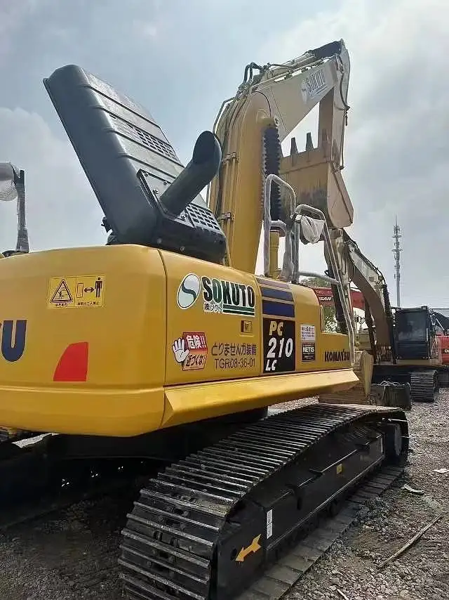 Very Cheap!!! 21 Ton Komatsu PC210  PC210-8 used excavator and engineering machinery digger