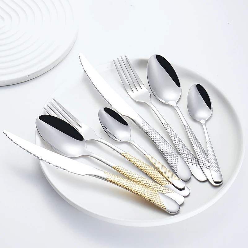 Wholesale luxury silver and gold cutlery sets 4pcs cubiertos acero inox Baroque Royal stainless steel cutlery flatware sets