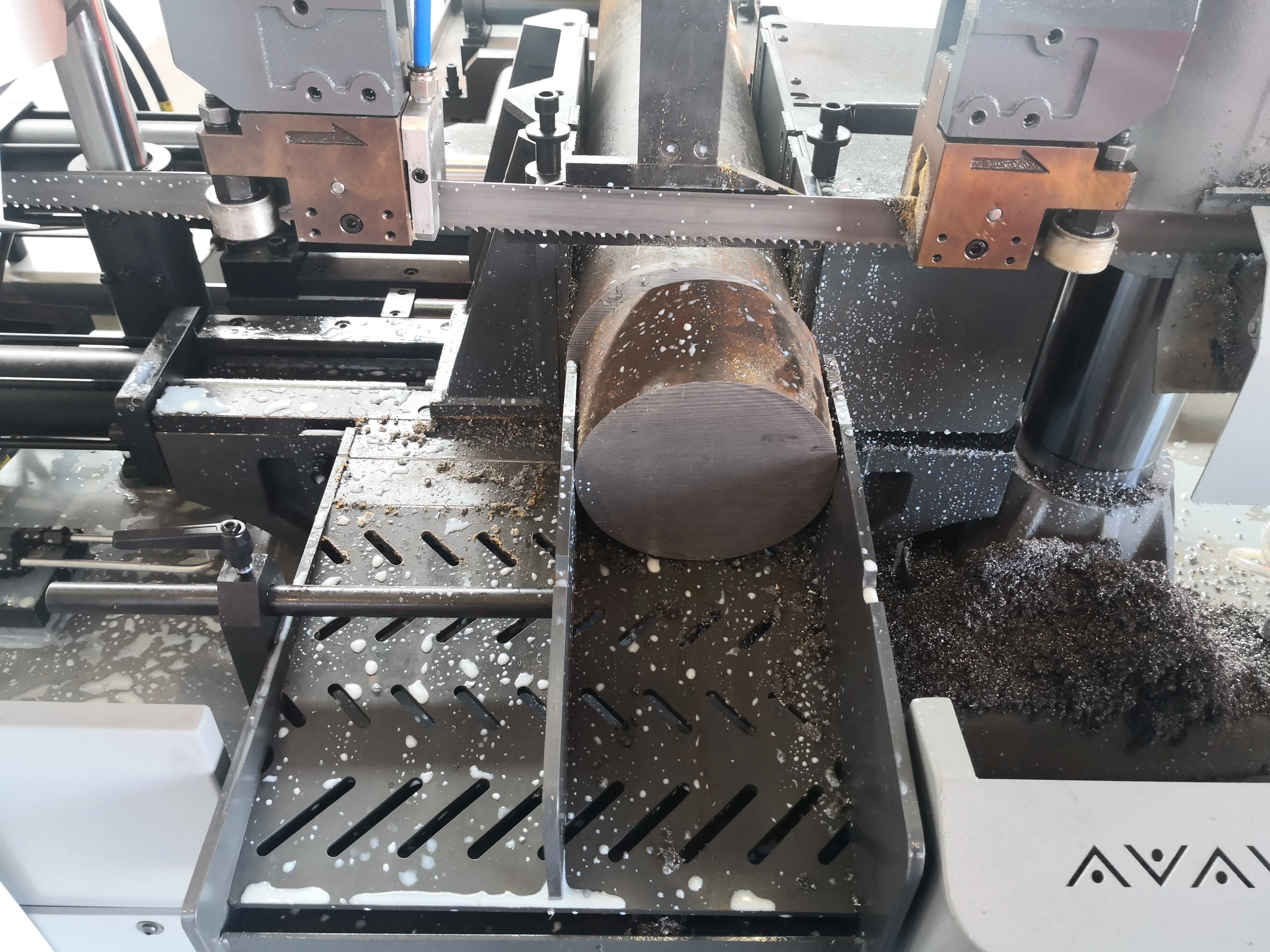 Hot Selling 13' Automatic Horizontal Bandsaw 330B for metal cutting