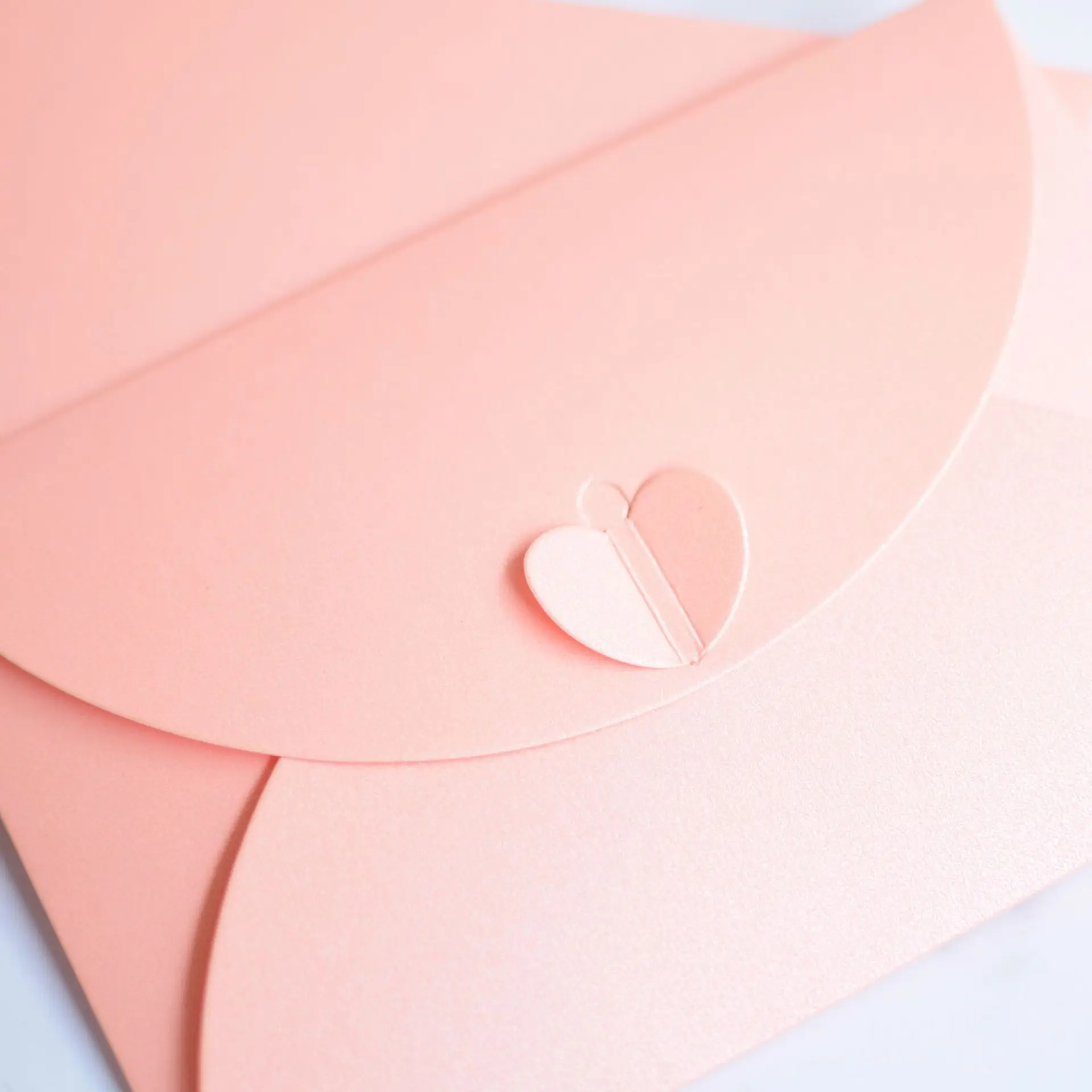 Recyclable Custom Heart Shaped Clasp Brown Kraft Paper Envelope Mini Envelopes Gift Card Envelopes