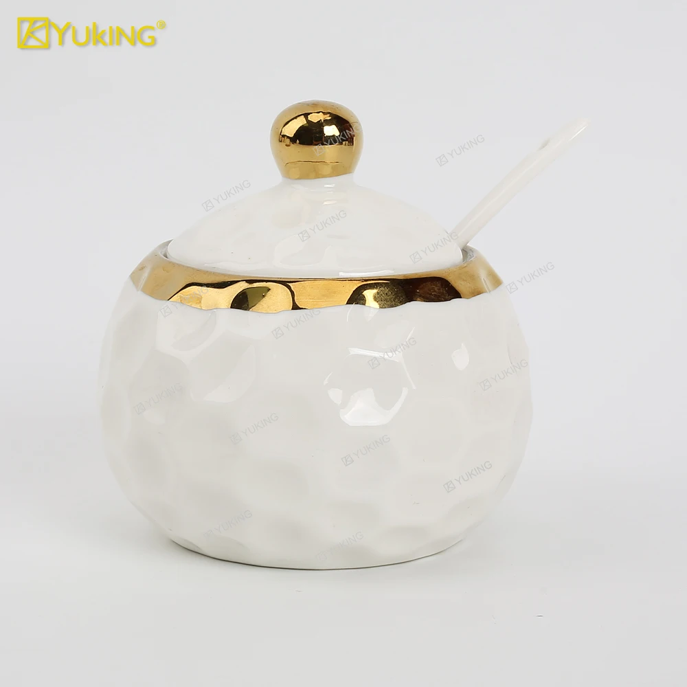 Creative kitchen Porcelain storage jar set Salt And Pepper Shakers Oil jar Set Ceramic Seasoning Tank Set for Kitchen Restaurant