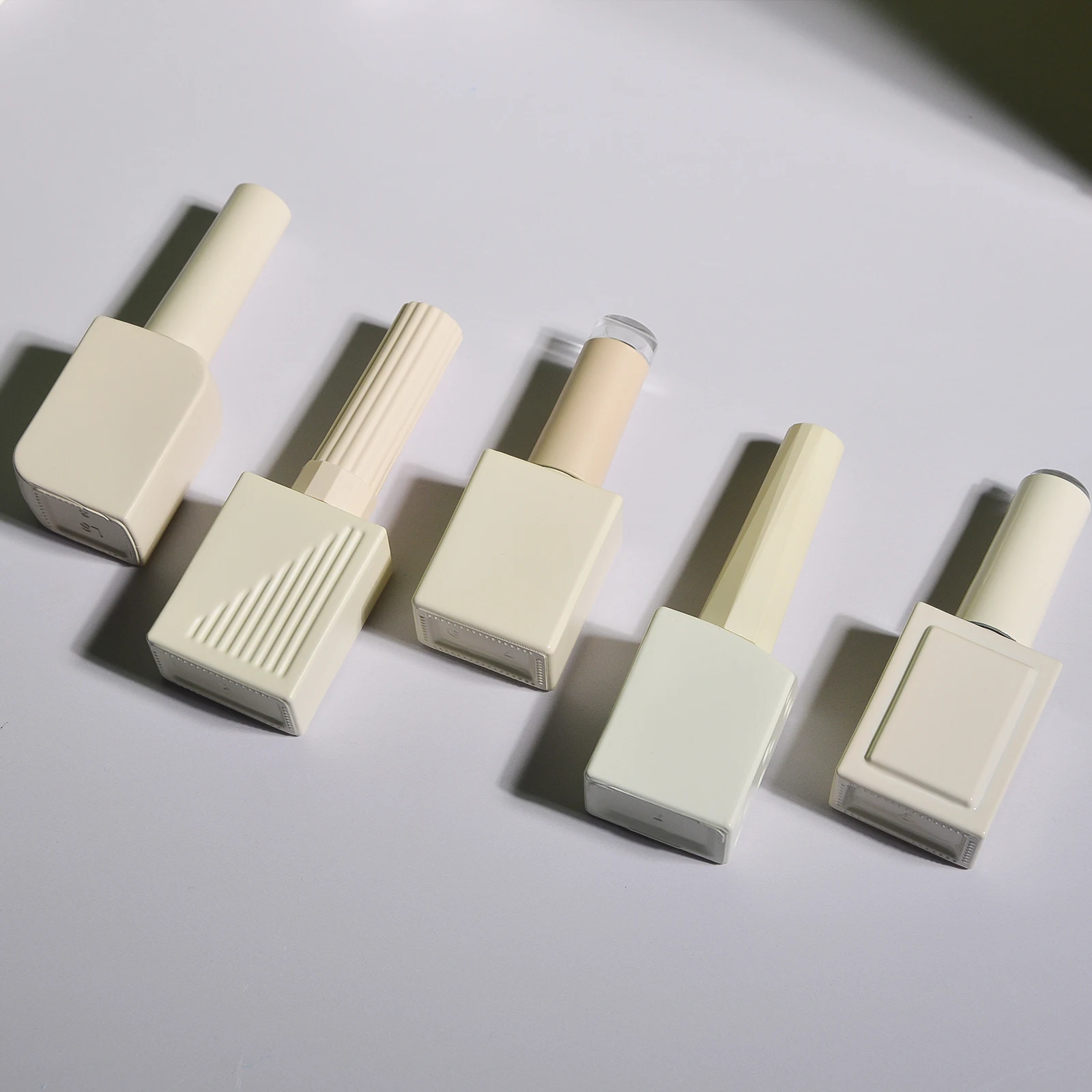 Exclusive New Design Mould Empty Uv Gel Nail Polish Glass Cosmetics Bottle With Cap Brush Square Top Coat Color Coat Bottle